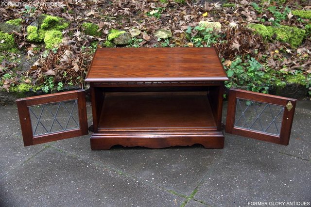 Image 42 of AN OLD CHARM TUDOR BROWN OAK TV CABINET CUPBOARD TABLE STAND