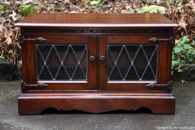 Image 48 of AN OLD CHARM TUDOR BROWN OAK TV CABINET CUPBOARD TABLE STAND
