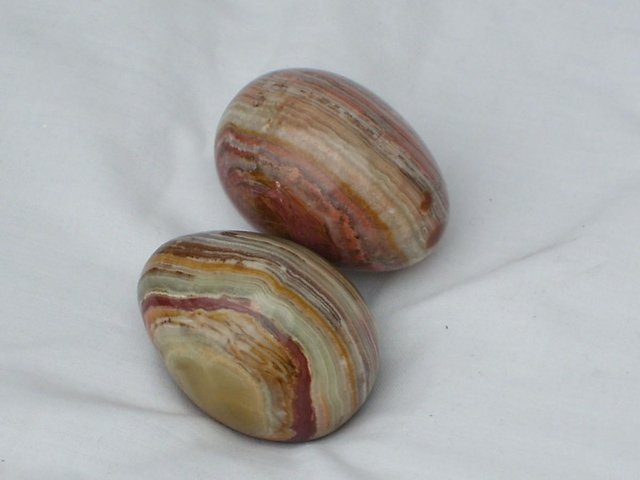 Image 3 of Pair of Decorative Highly Polished Onyx Eggs