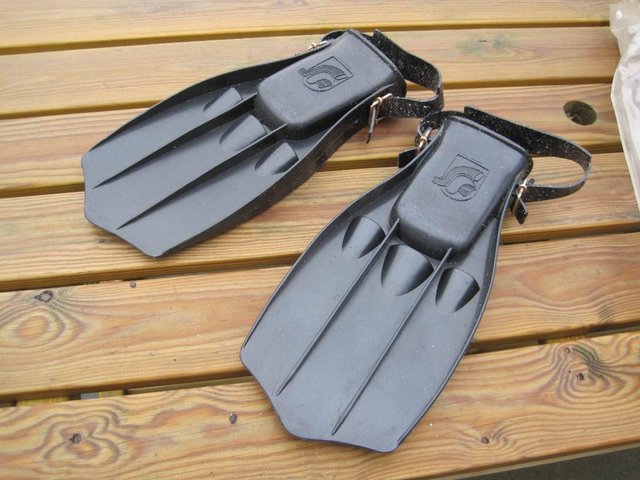 Image 2 of black flippers £8