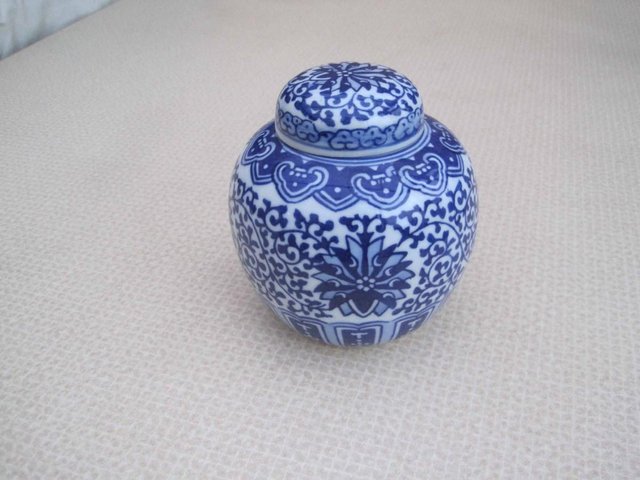 Image 2 of Blue and white delphGinger Pottery jar with lid