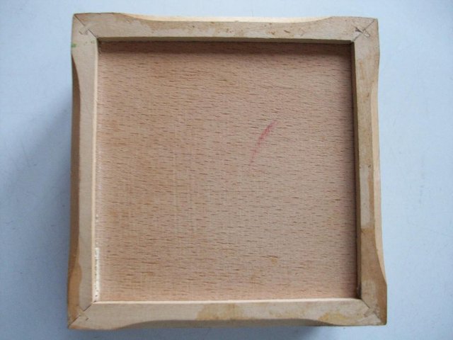 Image 3 of WOODEN POKERWORK SMALL HINGED BOX 4” SQUARE 2” DEEP **VGC**
