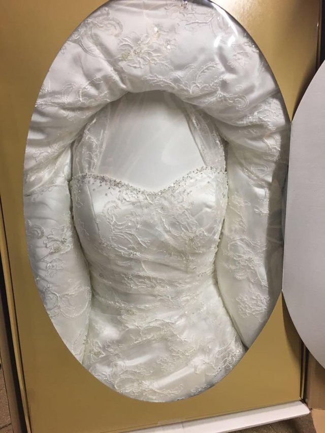 Image 3 of Essense of Australia wedding dress - Size 8 (unaltered)