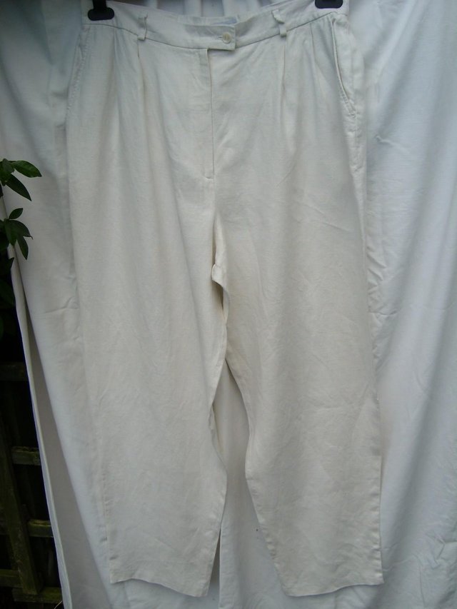 Preview of the first image of PAMELA M FLORIDA White Linen Trousers – Size 16.