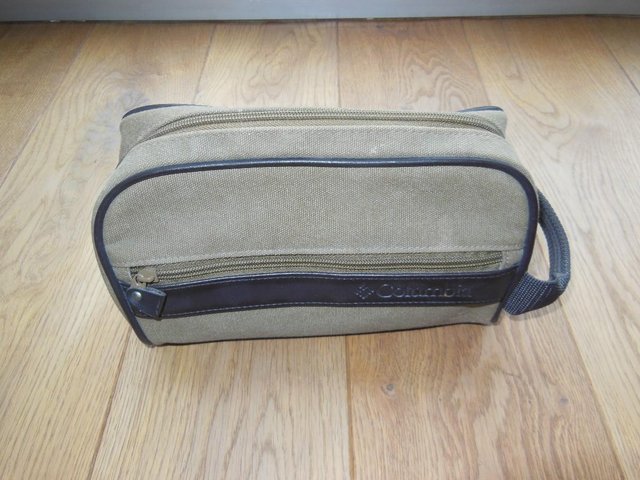Preview of the first image of Columbia wash bag.