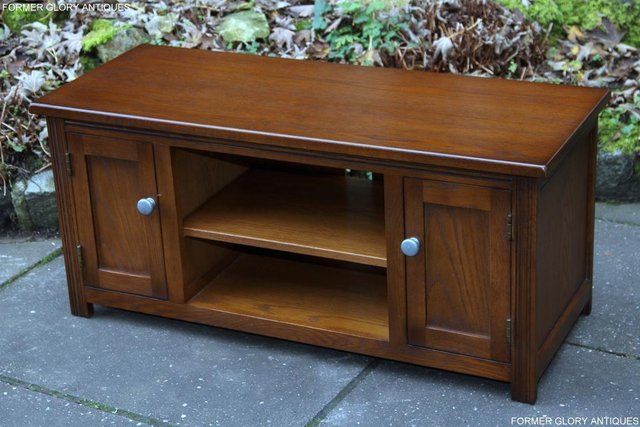 Image 2 of OLD CHARM LIGHT OAK TV DVD CD CABINET CUPBOARD STAND TABLE