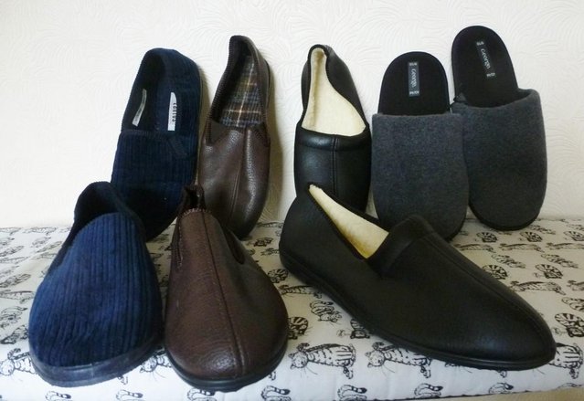 Preview of the first image of Men’s Slippers – Size 10 - New.