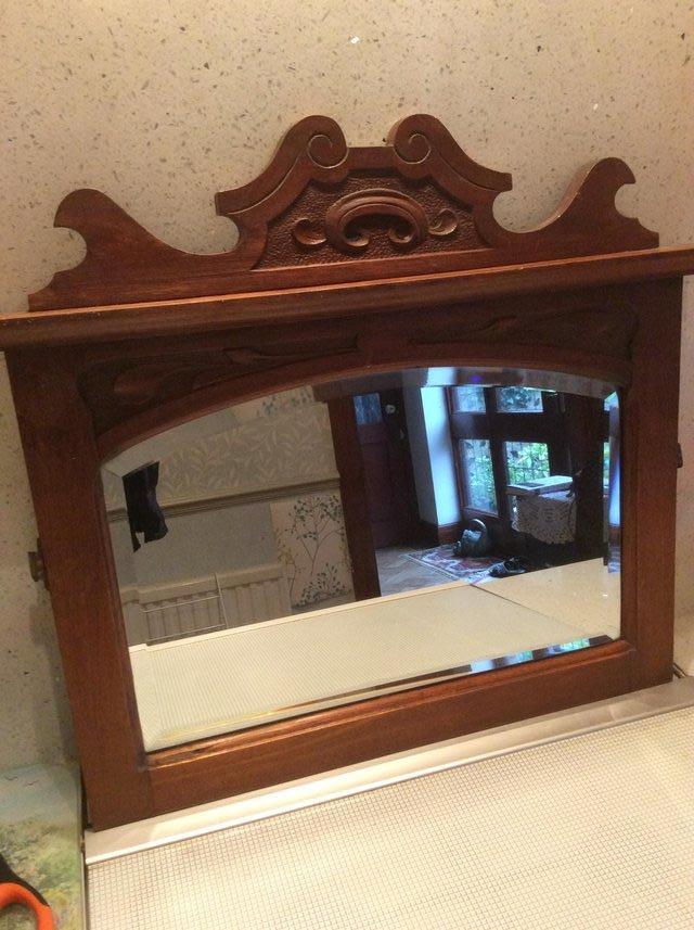 Image 2 of Lovely quality Old carved oak mirror.