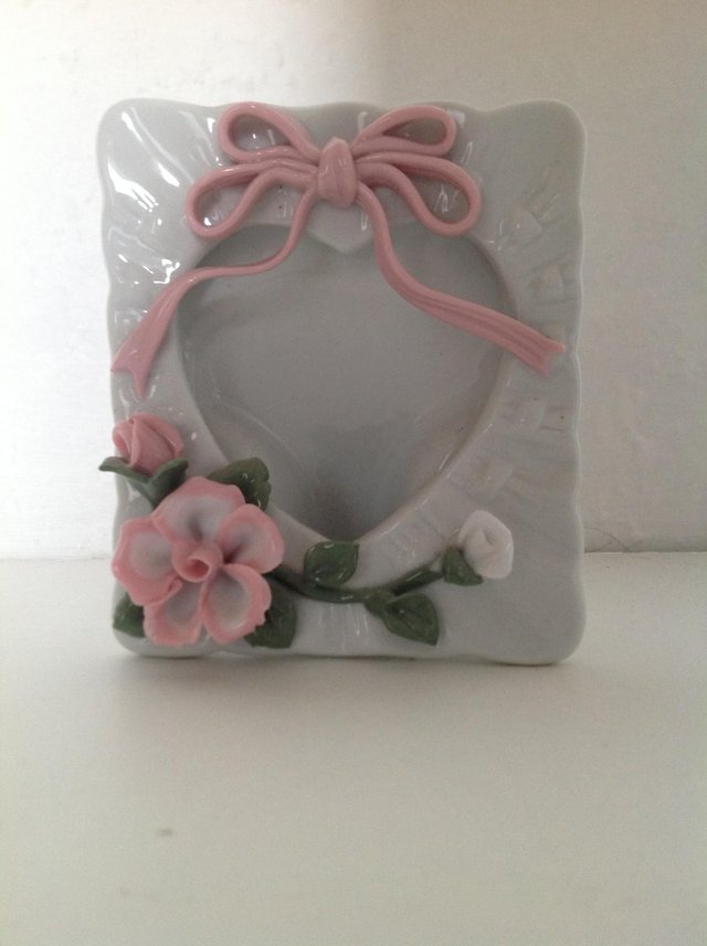 Preview of the first image of PORCELAIN HEART SHAPE PICTURE FRAME.