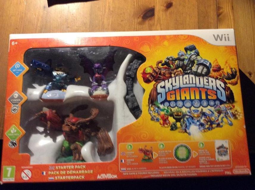 Preview of the first image of Skylanders: Giants Starter Pack. Plus 2 additional character.
