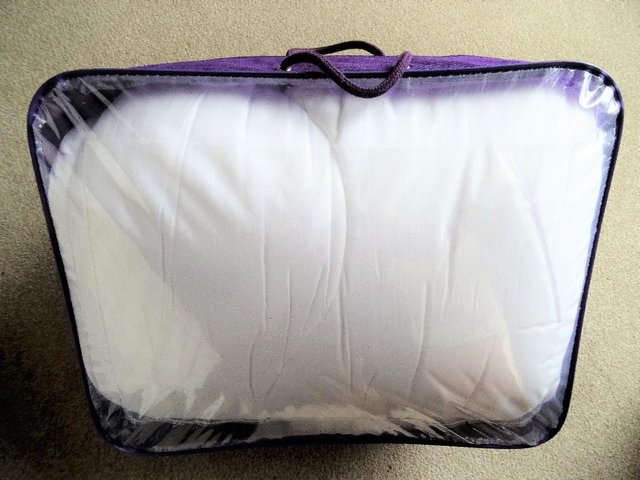 Image 3 of King Size Duvet 10.5 tog luxuriously soft filling and cover