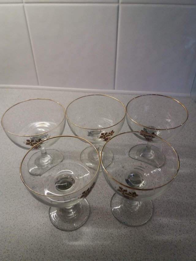 Preview of the first image of Glassware 4 x one kind & a Babycham glass.