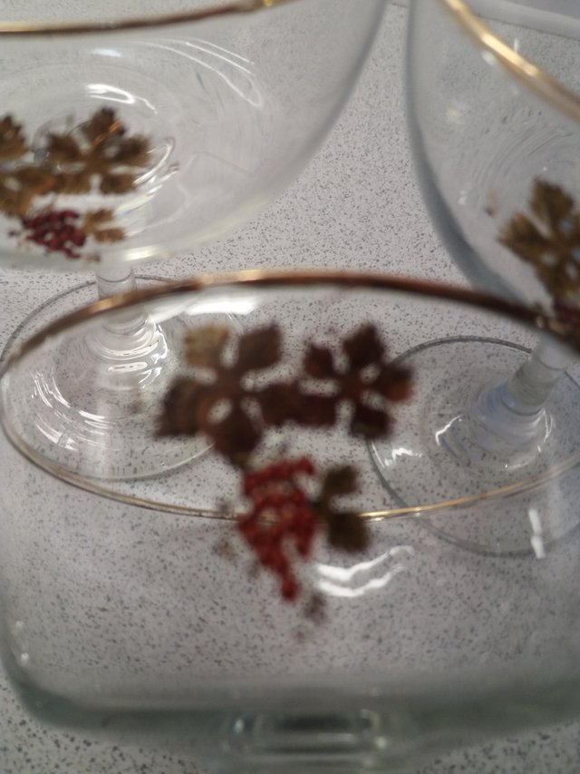 Image 2 of Glassware 4 x one kind & a Babycham glass