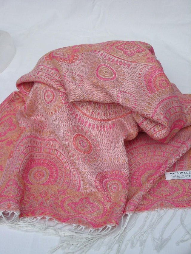 Preview of the first image of Pink & Gold Viscose Pashmina Scarf – NEW WITH TAGS.