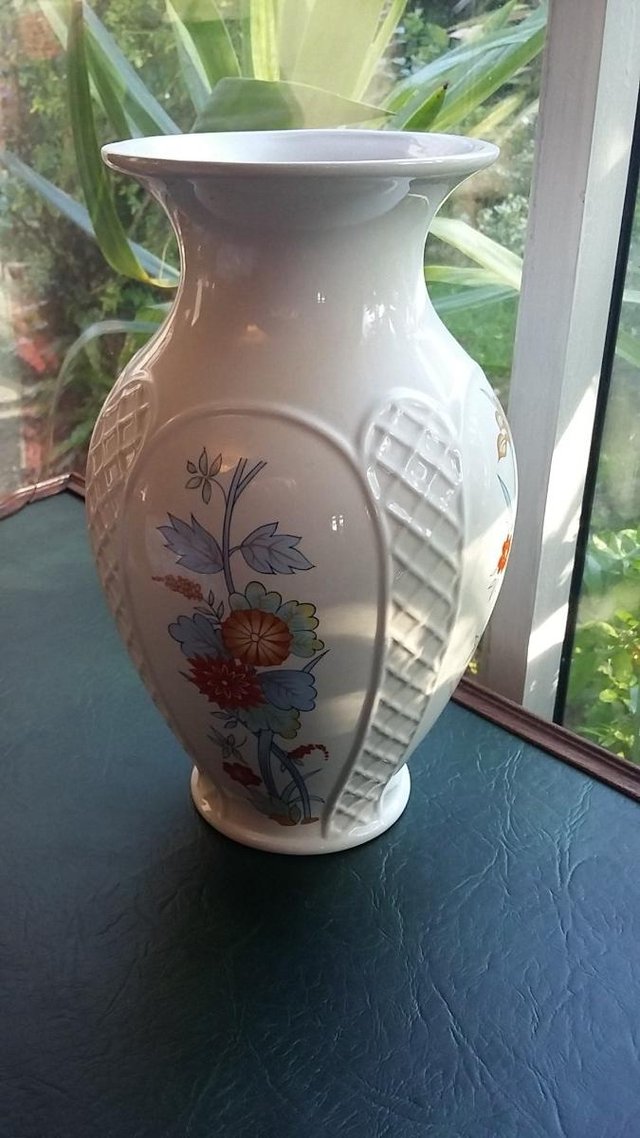 Image 2 of Royal Winton Vase with Flowers & Embossed Lattice Design