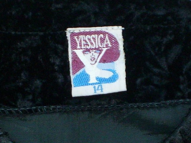 Image 2 of YESSICA Vintage Look Black Velvet Evening Jacket – Size 14