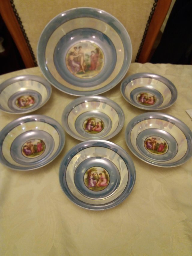 Image 2 of Fruit set comprising of serving bowl & 6 dishes like new