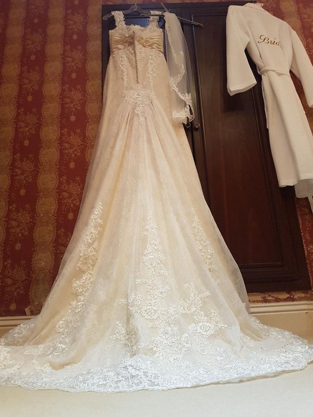 Image 3 of FOR SALE Stunning Wedding dress