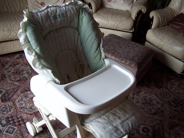 Preview of the first image of high chair.