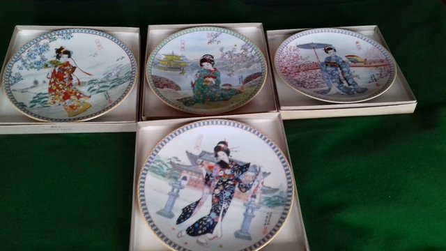 Image 2 of Japanese porcelain collectors plates