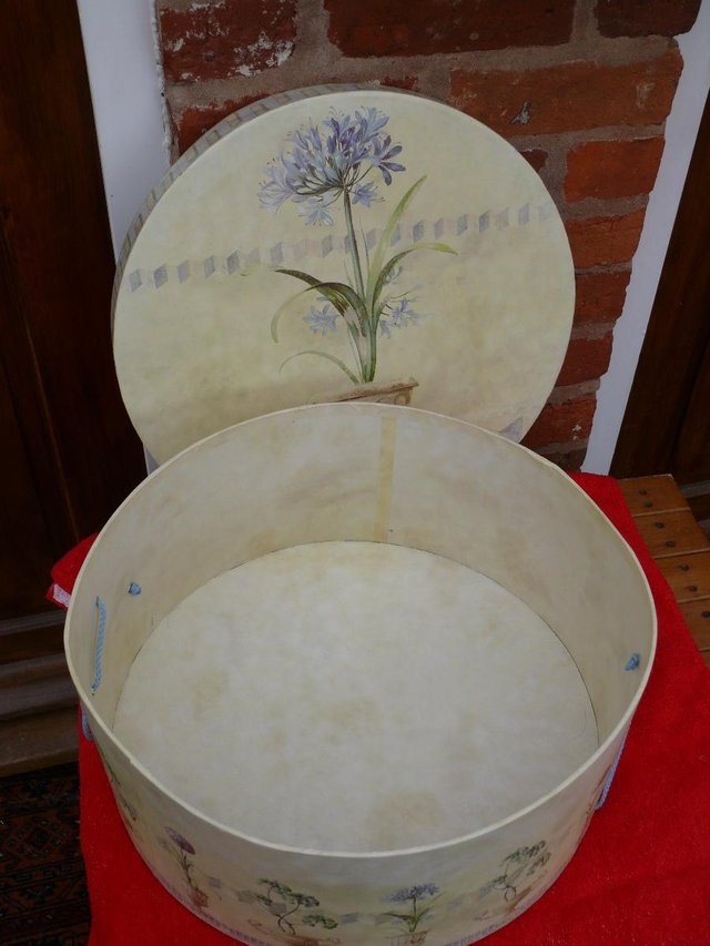 Image 3 of Circular Hat box