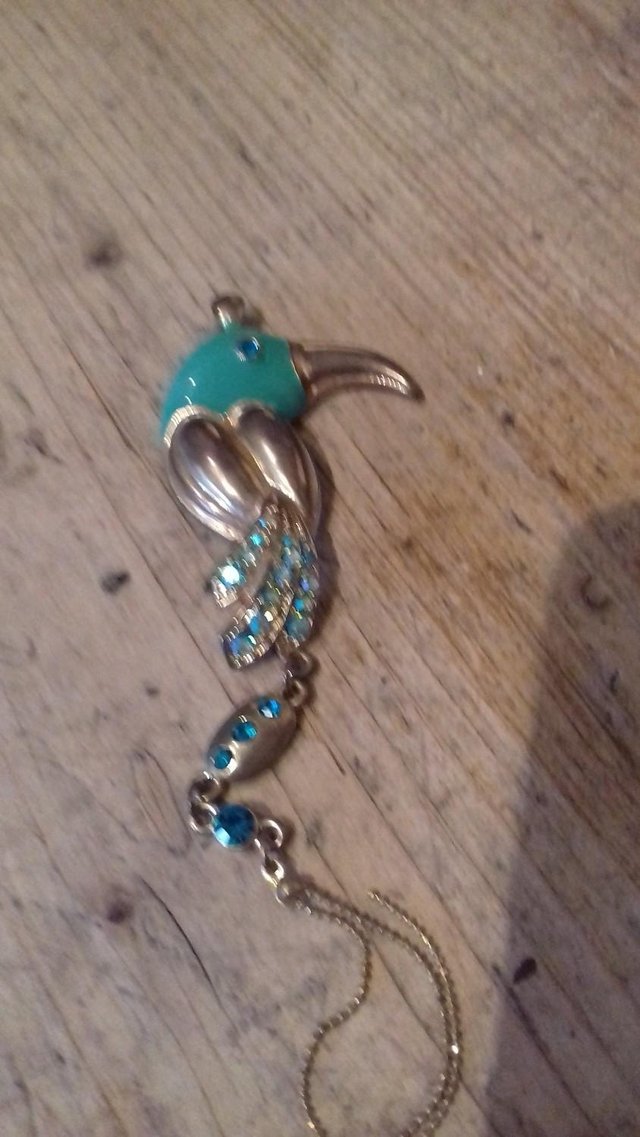 Preview of the first image of vintage ladies pendant.......................................