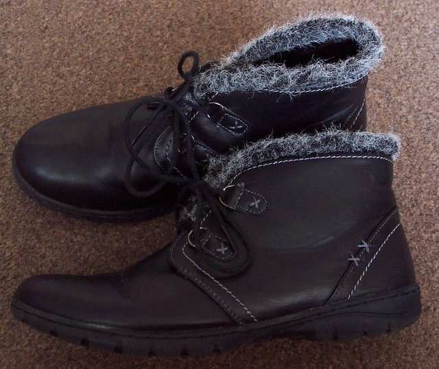 Image 2 of Lovely Ladies Black Boots With Grey Fur Trim - Size 5