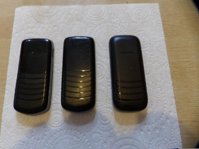 Image 2 of samsung mobile phones x3 SELL FOR £12