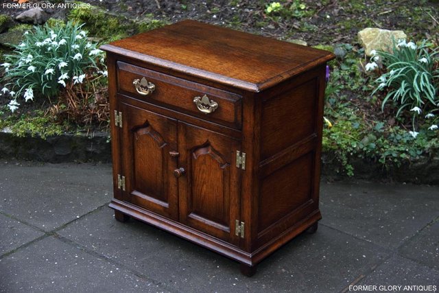 Image 2 of TITCHMARSH & GOODWIN OAK BEDSIDE CABINET TABLE STAND UNIT