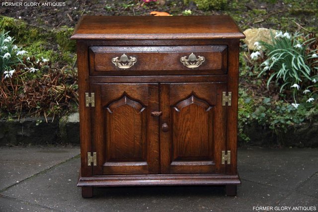 Image 17 of TITCHMARSH & GOODWIN OAK BEDSIDE CABINET TABLE STAND UNIT