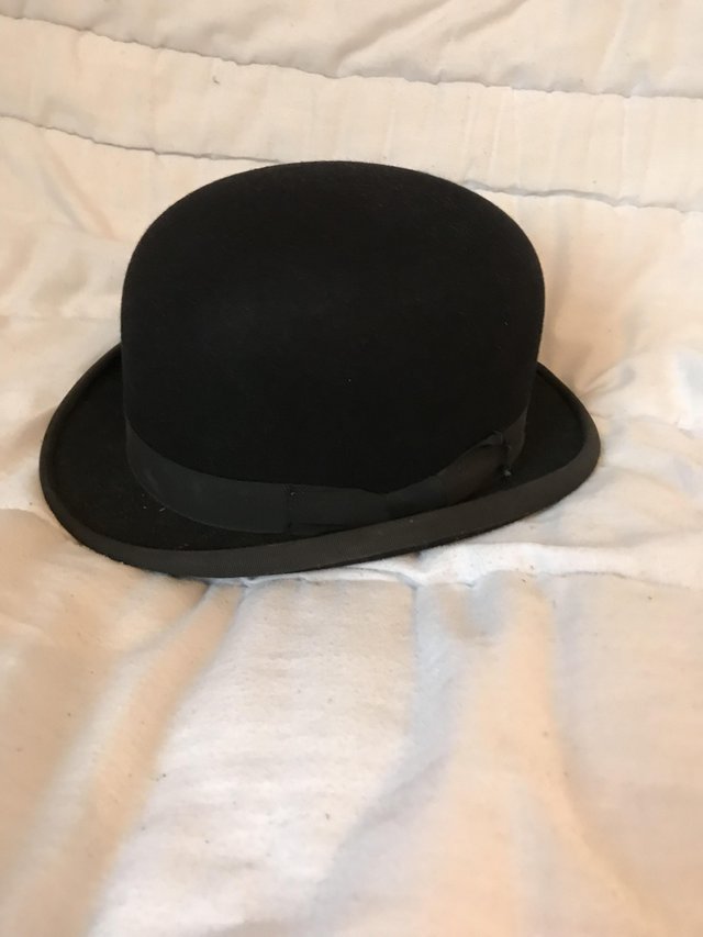Preview of the first image of Bowler show hat.