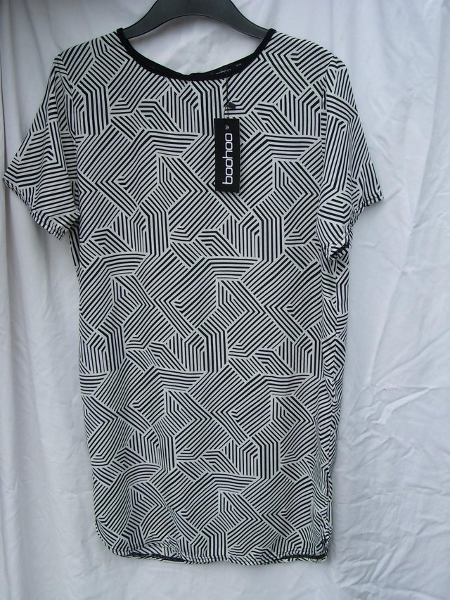 Preview of the first image of BOOHOO Freya Mono Print Shift Dress – Size 10 – NEW!.