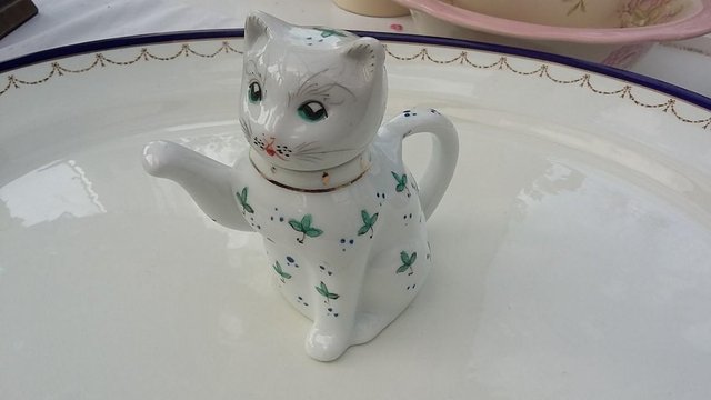 Preview of the first image of Chinese Lucky Cat Teapot Ornament.