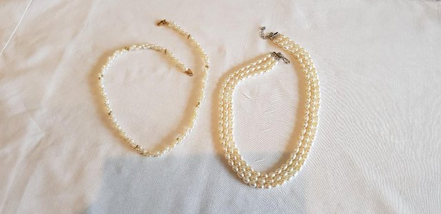 Preview of the first image of Freshwater Natural Pearl Necklaces (2).