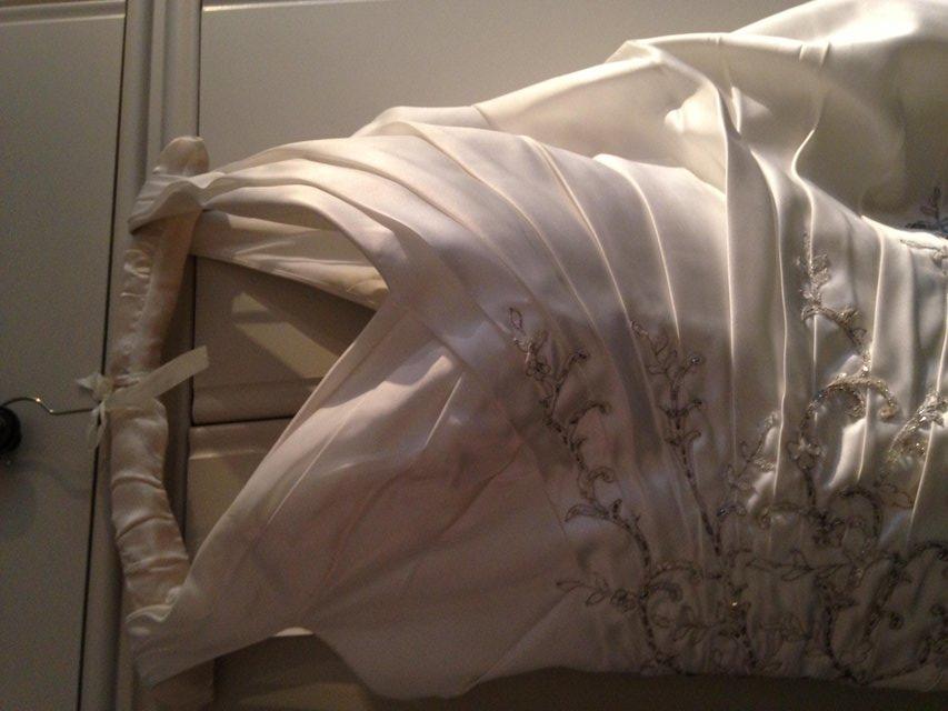 Image 4 of Beautiful Alfred Angelo Wedding Dress Stunning detail