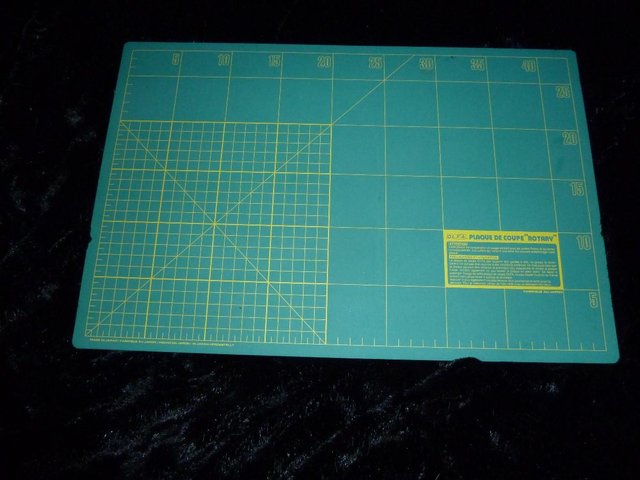 Preview of the first image of Cutting board OLFA & cross stitch plastic sheet.
