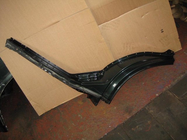 Image 2 of LAND ROVER DISCOVERY TD5 REAR WHEEL ARCHES