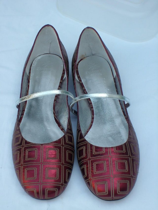 Preview of the first image of PIATONNA Red Leather Ballet Flat Shoes Size 6/39 NEW!.
