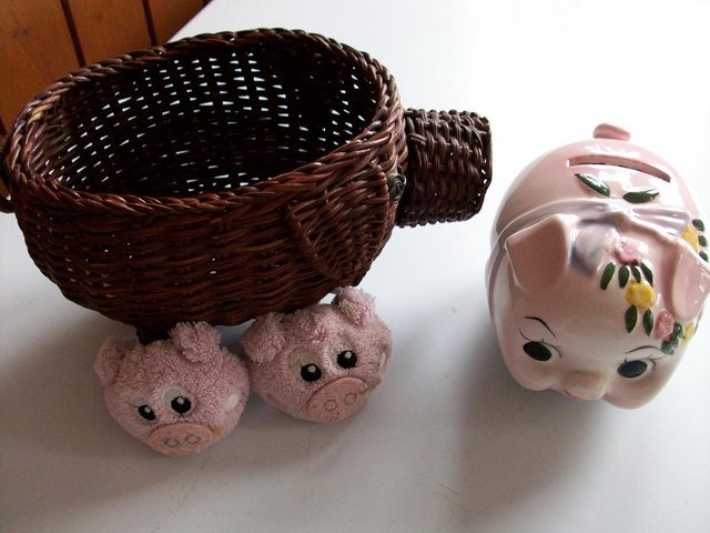 Preview of the first image of PIGS! CERAMIC MONEY BOX BASKET 2 x PLUSH FACES **GC**.
