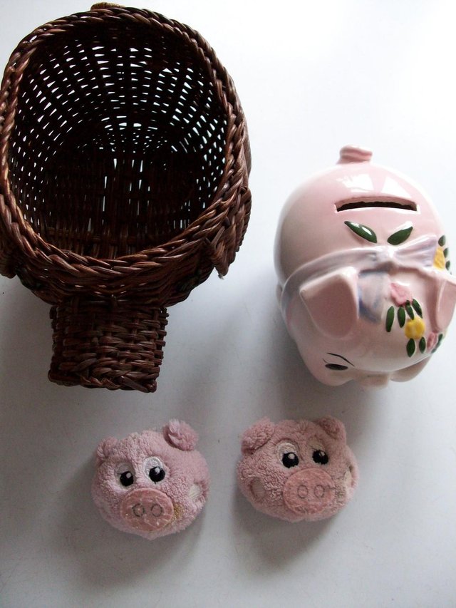 Image 2 of PIGS! CERAMIC MONEY BOX BASKET 2 x PLUSH FACES **GC**