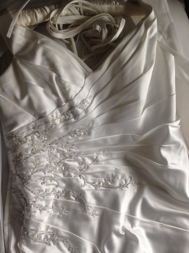 Image 5 of Beautiful Alfred Angelo Wedding Dress Stunning detail