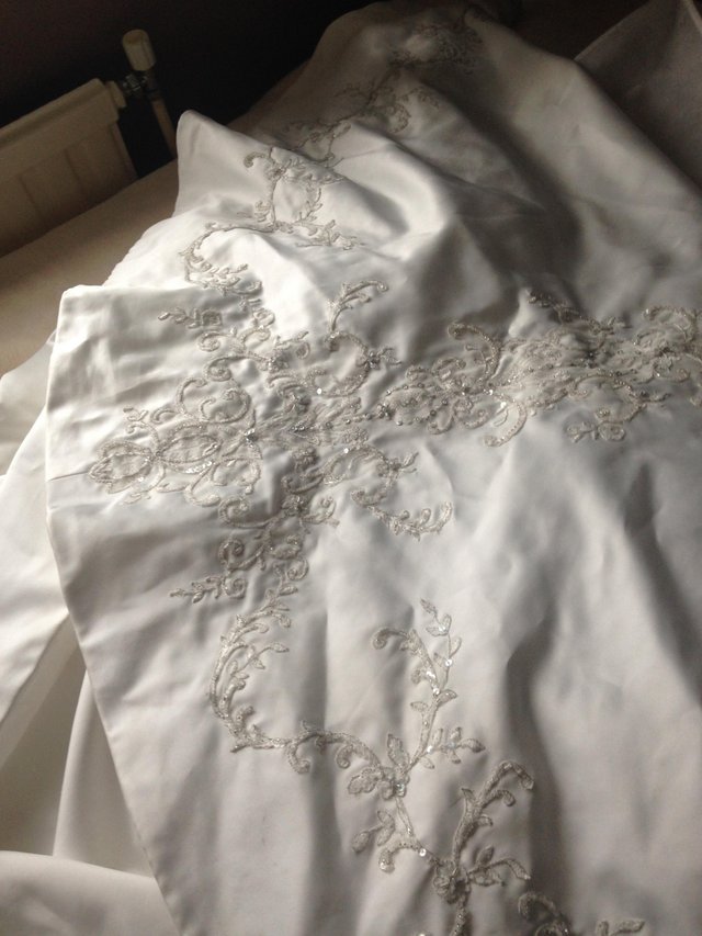 Image 7 of Beautiful Alfred Angelo Wedding Dress Stunning detail