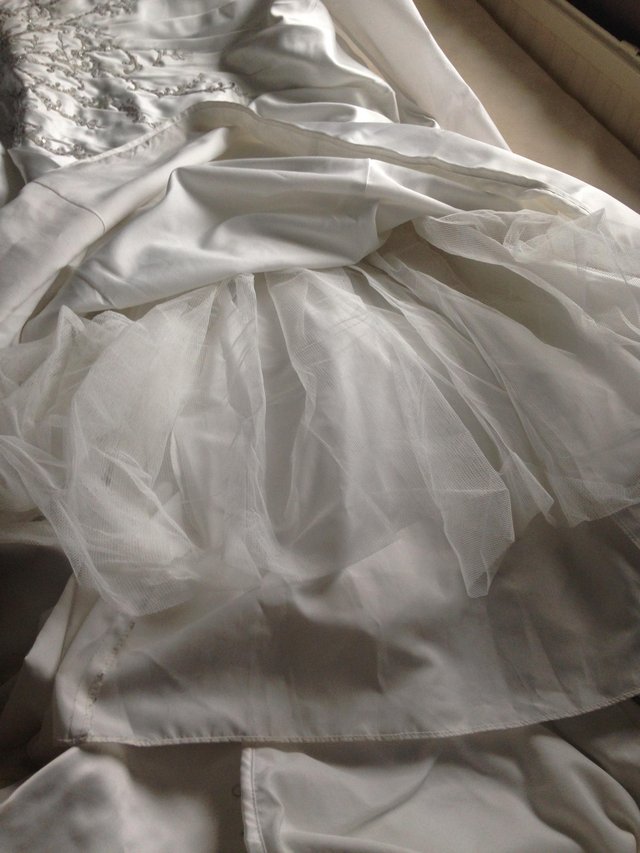 Image 11 of Beautiful Alfred Angelo Wedding Dress Stunning detail