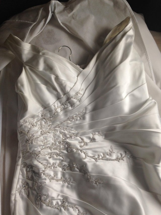 Image 29 of Beautiful Alfred Angelo Wedding Dress Stunning detail