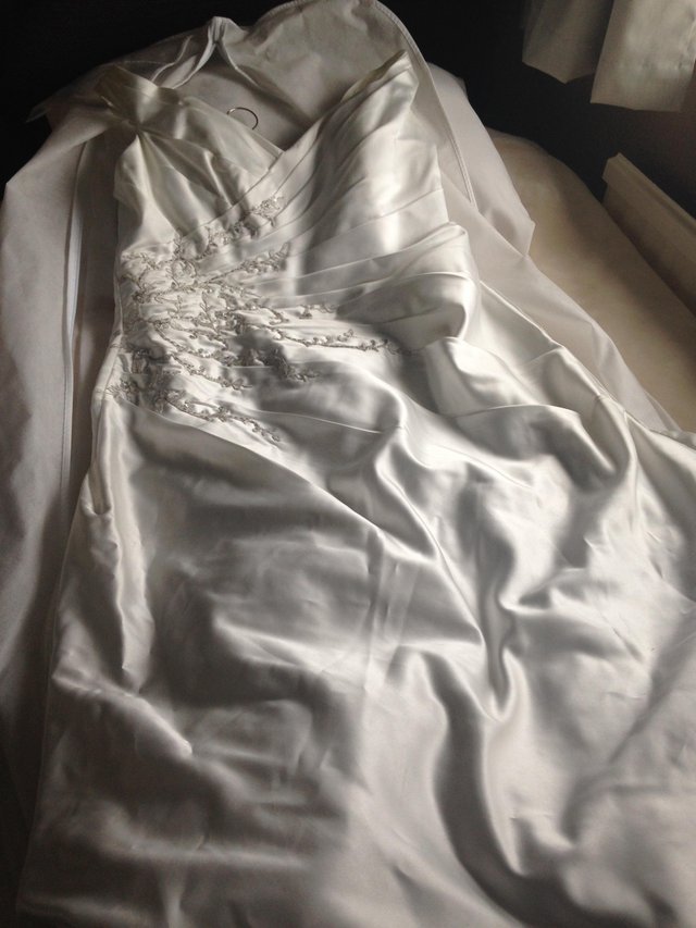 Image 30 of Beautiful Alfred Angelo Wedding Dress Stunning detail