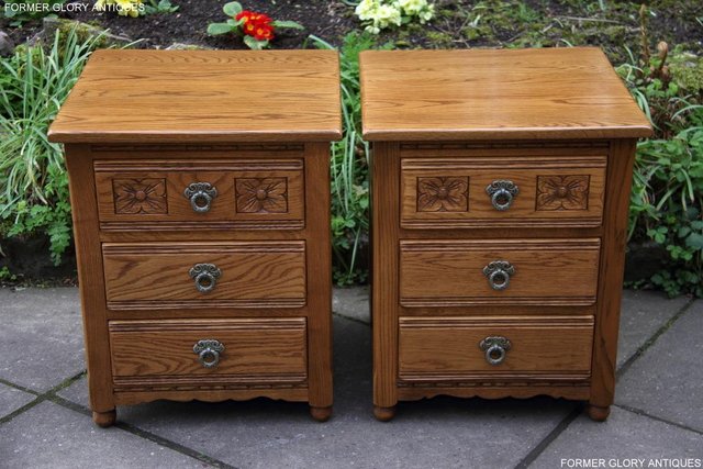 Image 2 of PAIR OF OLD CHARM OAK BEDSIDE LAMP TABLES CHEST OF DRAWERS