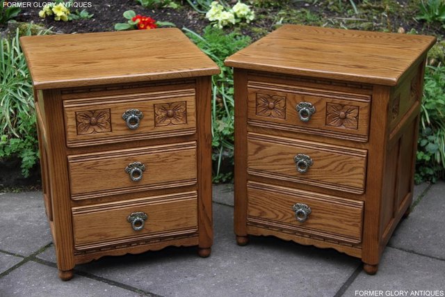 Image 21 of PAIR OF OLD CHARM OAK BEDSIDE LAMP TABLES CHEST OF DRAWERS