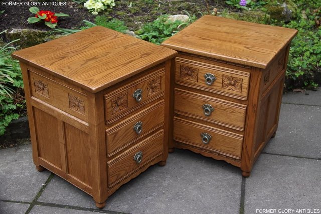 Image 26 of PAIR OF OLD CHARM OAK BEDSIDE LAMP TABLES CHEST OF DRAWERS