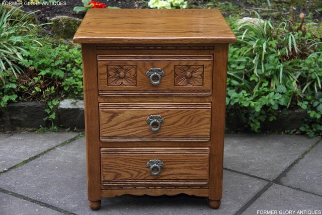 Image 30 of PAIR OF OLD CHARM OAK BEDSIDE LAMP TABLES CHEST OF DRAWERS