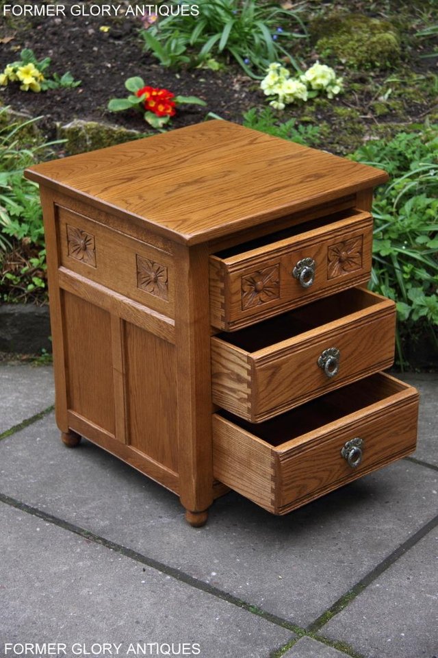Image 35 of PAIR OF OLD CHARM OAK BEDSIDE LAMP TABLES CHEST OF DRAWERS